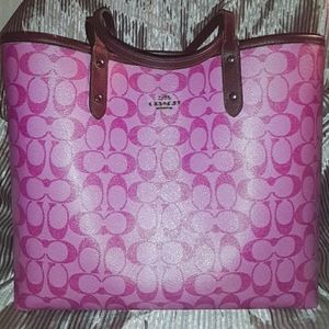 Reversible coach bag
